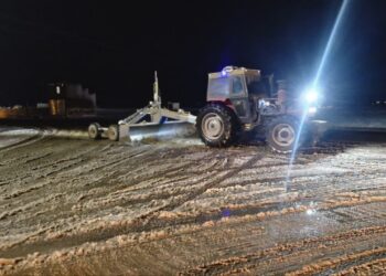 خدمت‌رسانی بی‌وقفه دستگاه‌های اجرایی جوین در شرایط برفی